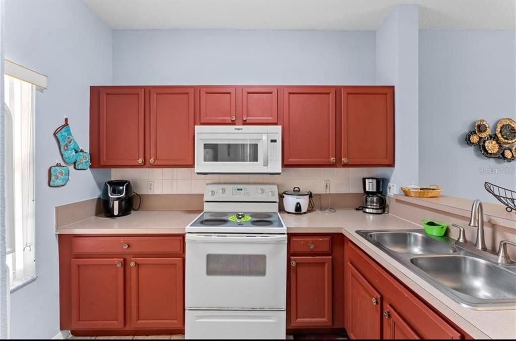 For Rent: $1,900 (3 beds, 2 baths, 1291 Square Feet)