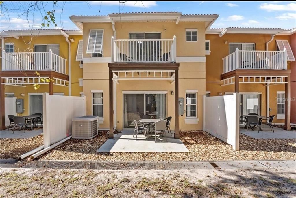 For Rent: $1,900 (3 beds, 2 baths, 1291 Square Feet)