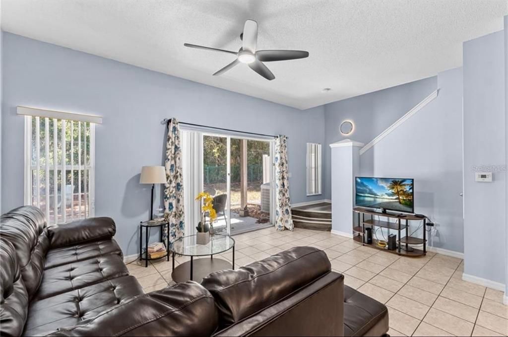 For Rent: $1,900 (3 beds, 2 baths, 1291 Square Feet)