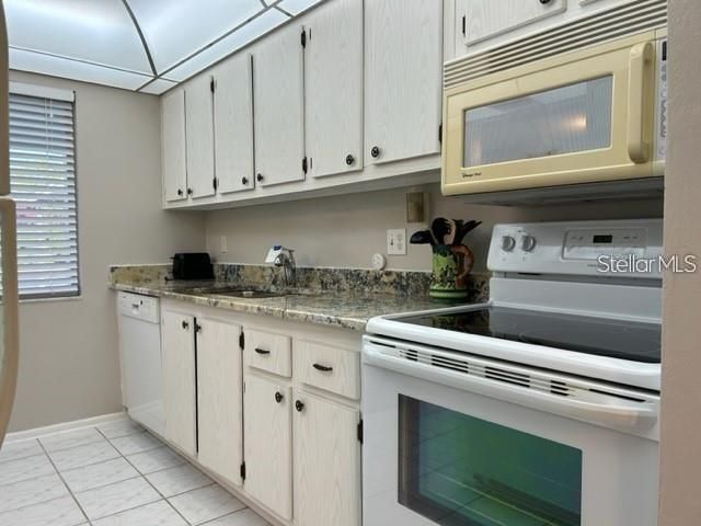 На продажу: $149,900 (2 спален, 2 ванн, 960 Квадратных фут)