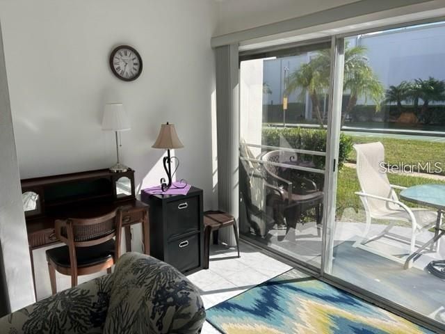 На продажу: $149,900 (2 спален, 2 ванн, 960 Квадратных фут)