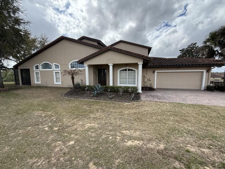 For Sale: $399,900 (2 beds, 2 baths, 2100 Square Feet)