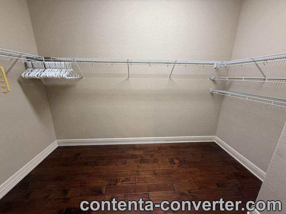 For Sale: $399,900 (2 beds, 2 baths, 2100 Square Feet)