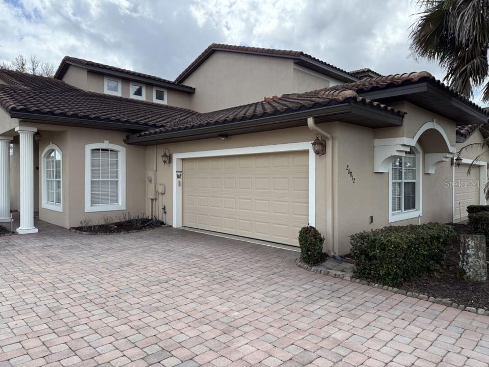 For Sale: $399,900 (2 beds, 2 baths, 2100 Square Feet)