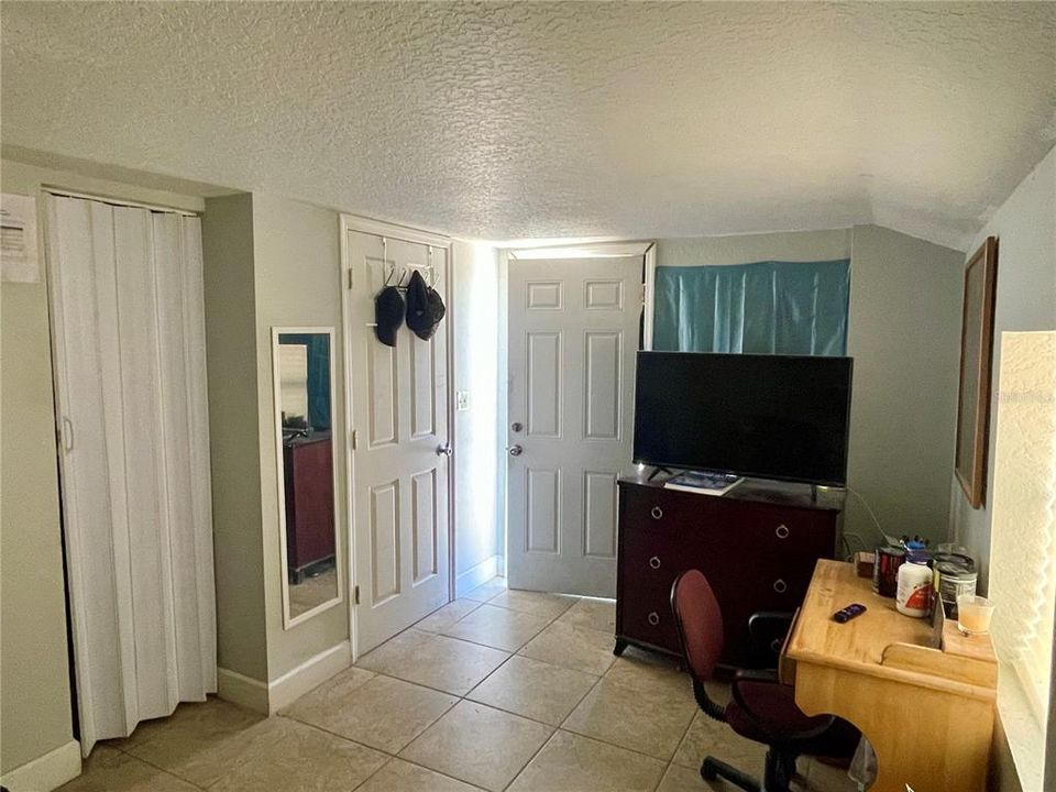 待售: $155,000 (1 贝兹, 1 浴室, 440 平方英尺)