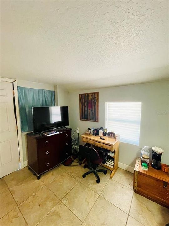 待售: $155,000 (1 贝兹, 1 浴室, 440 平方英尺)