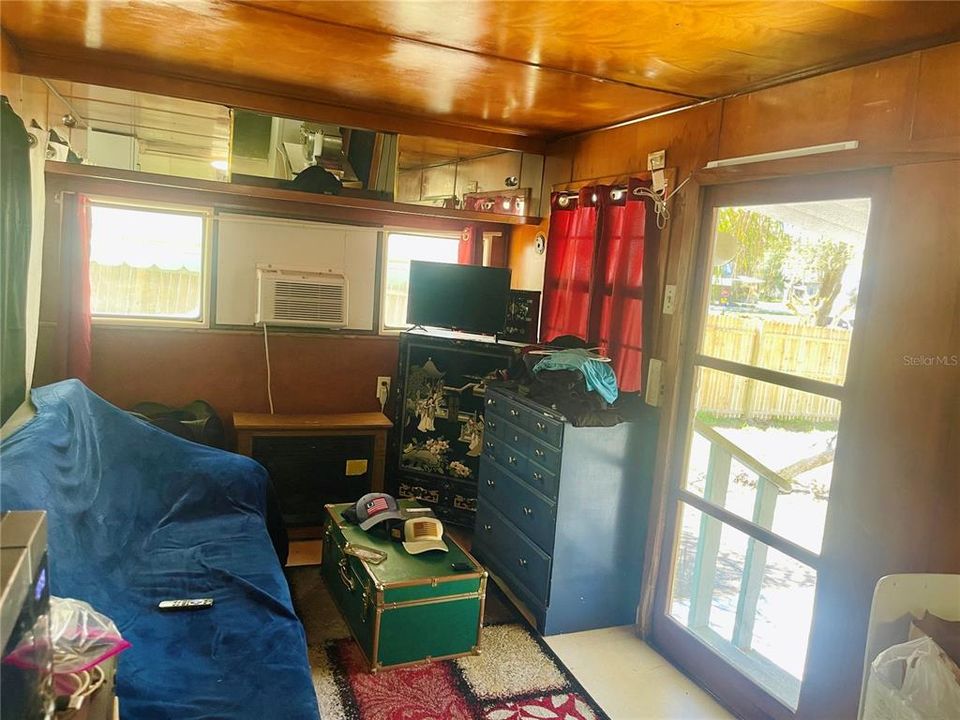 待售: $155,000 (1 贝兹, 1 浴室, 440 平方英尺)