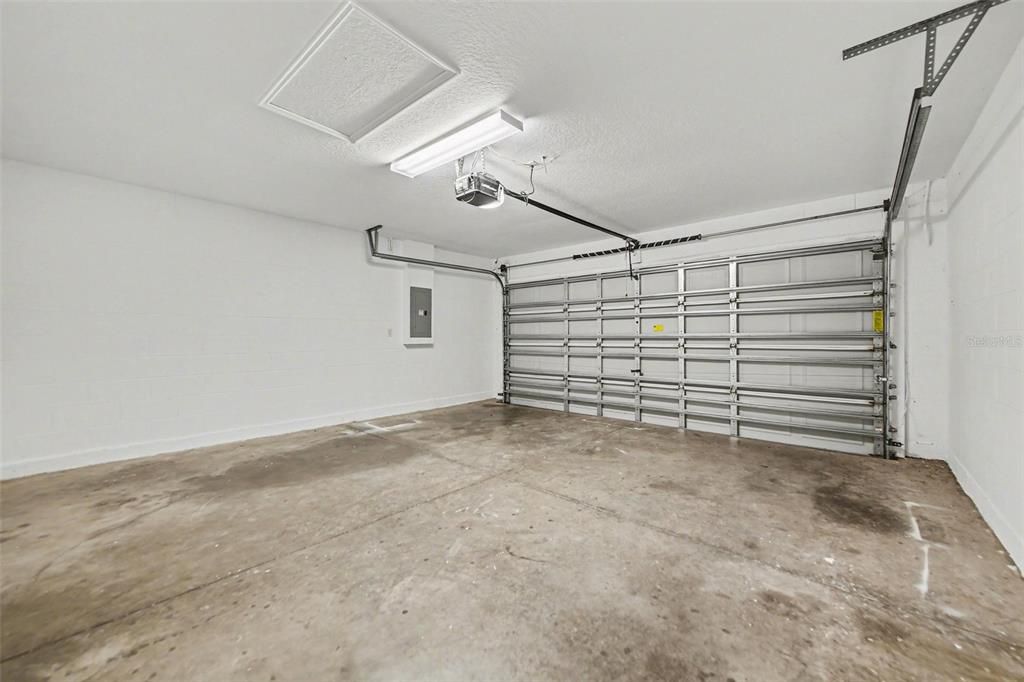 Activo con contrato: $269,900 (3 camas, 2 baños, 1632 Pies cuadrados)