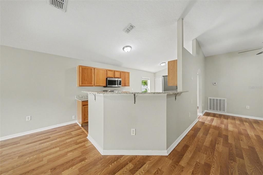 Activo con contrato: $269,900 (3 camas, 2 baños, 1632 Pies cuadrados)