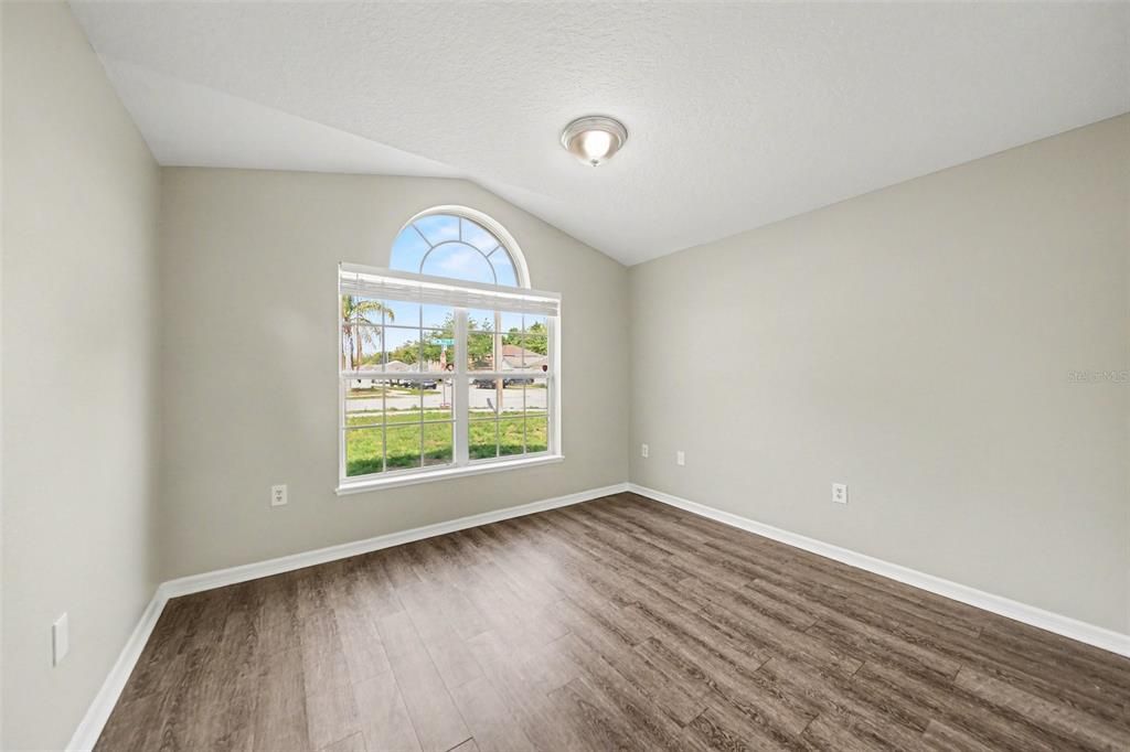 Activo con contrato: $269,900 (3 camas, 2 baños, 1632 Pies cuadrados)