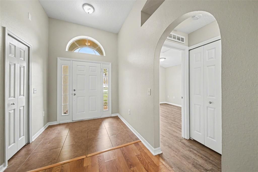 Activo con contrato: $269,900 (3 camas, 2 baños, 1632 Pies cuadrados)