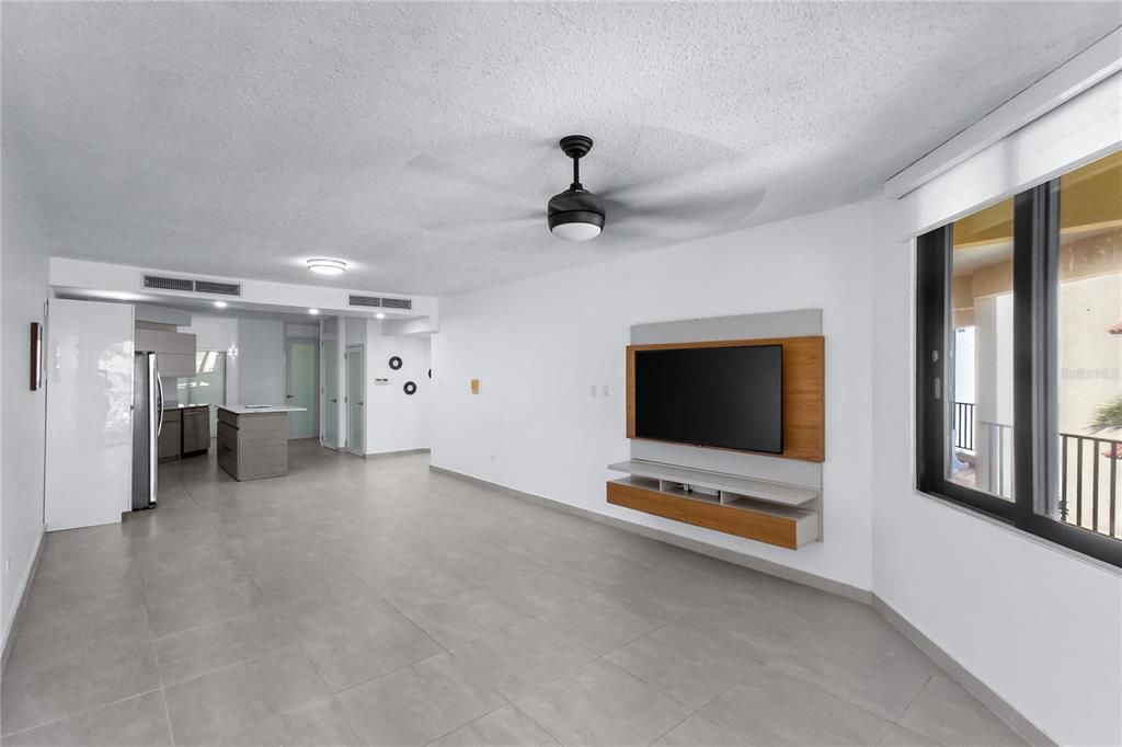 For Sale: $850,000 (3 beds, 3 baths, 2018 Square Feet)