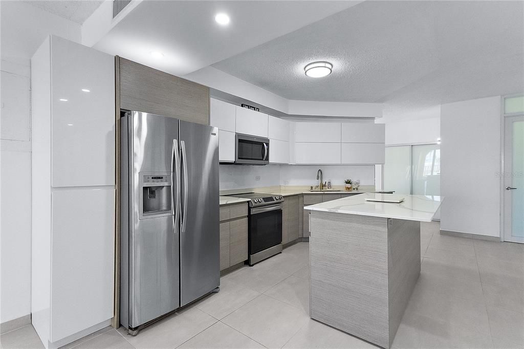 For Sale: $850,000 (3 beds, 3 baths, 2018 Square Feet)