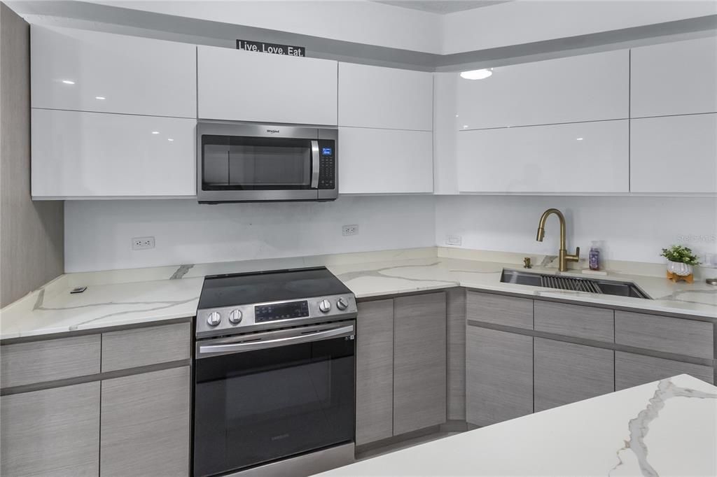 For Sale: $850,000 (3 beds, 3 baths, 2018 Square Feet)