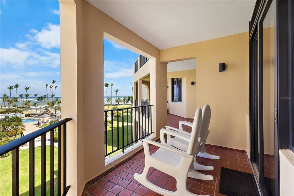 For Sale: $850,000 (3 beds, 3 baths, 2018 Square Feet)