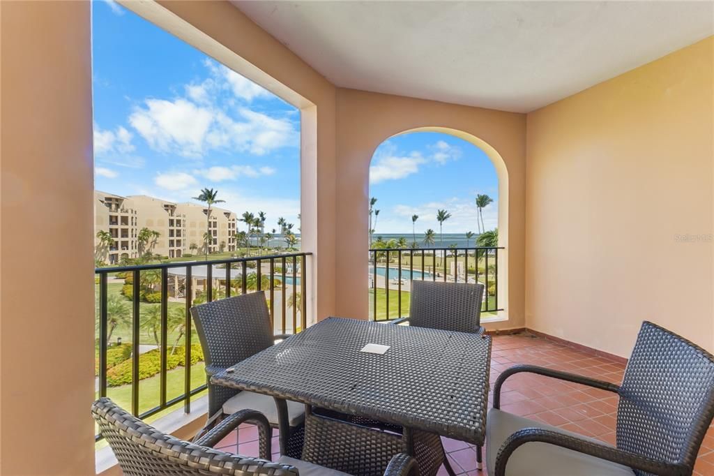 For Sale: $850,000 (3 beds, 3 baths, 2018 Square Feet)