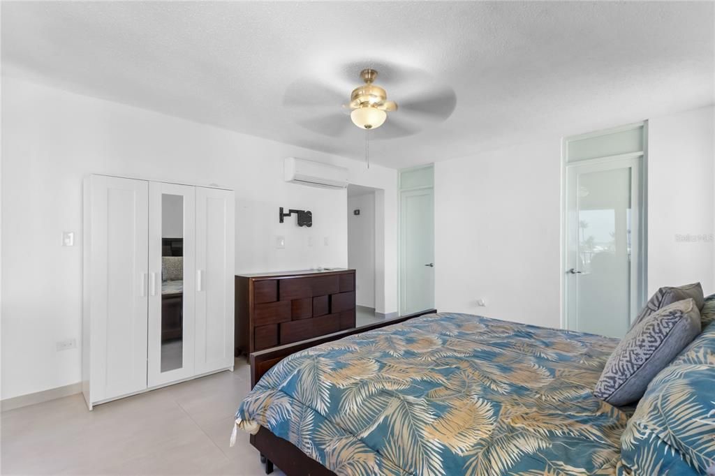 For Sale: $850,000 (3 beds, 3 baths, 2018 Square Feet)