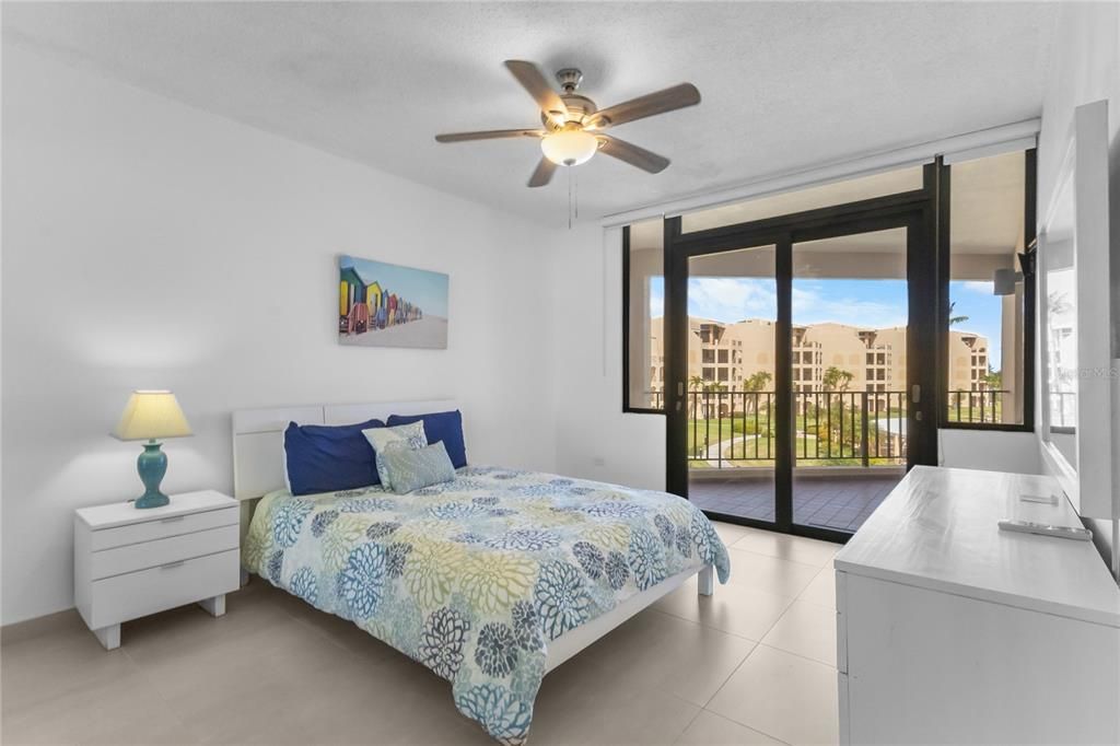 For Sale: $850,000 (3 beds, 3 baths, 2018 Square Feet)