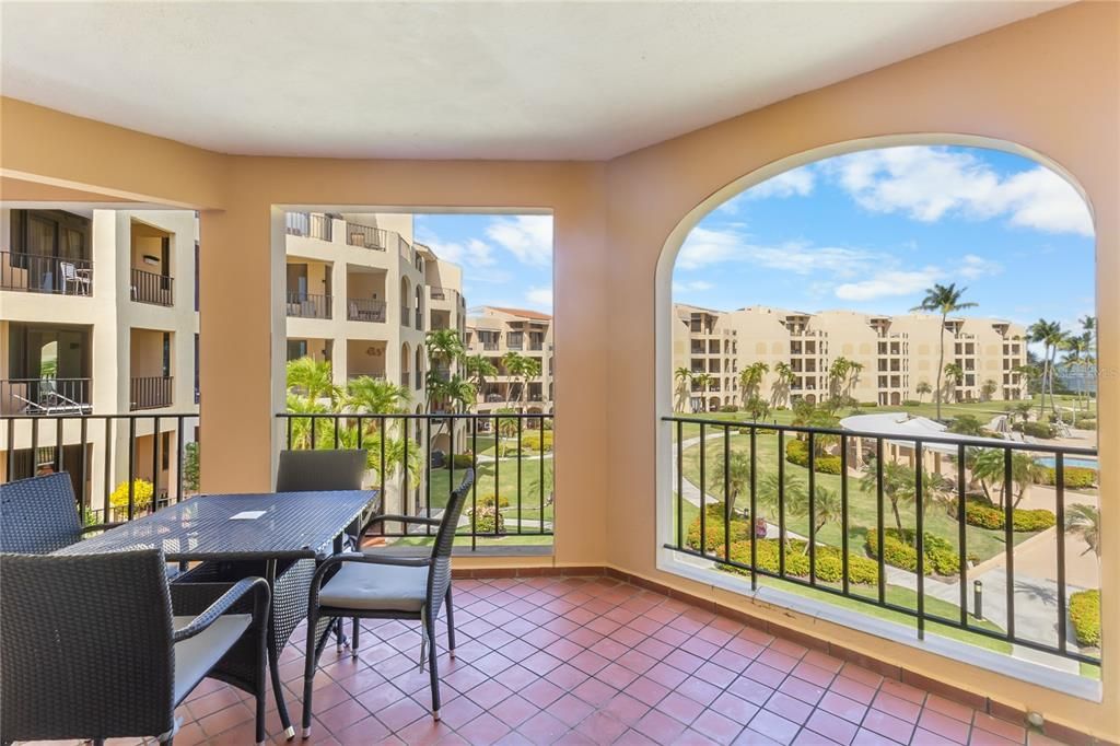 For Sale: $850,000 (3 beds, 3 baths, 2018 Square Feet)