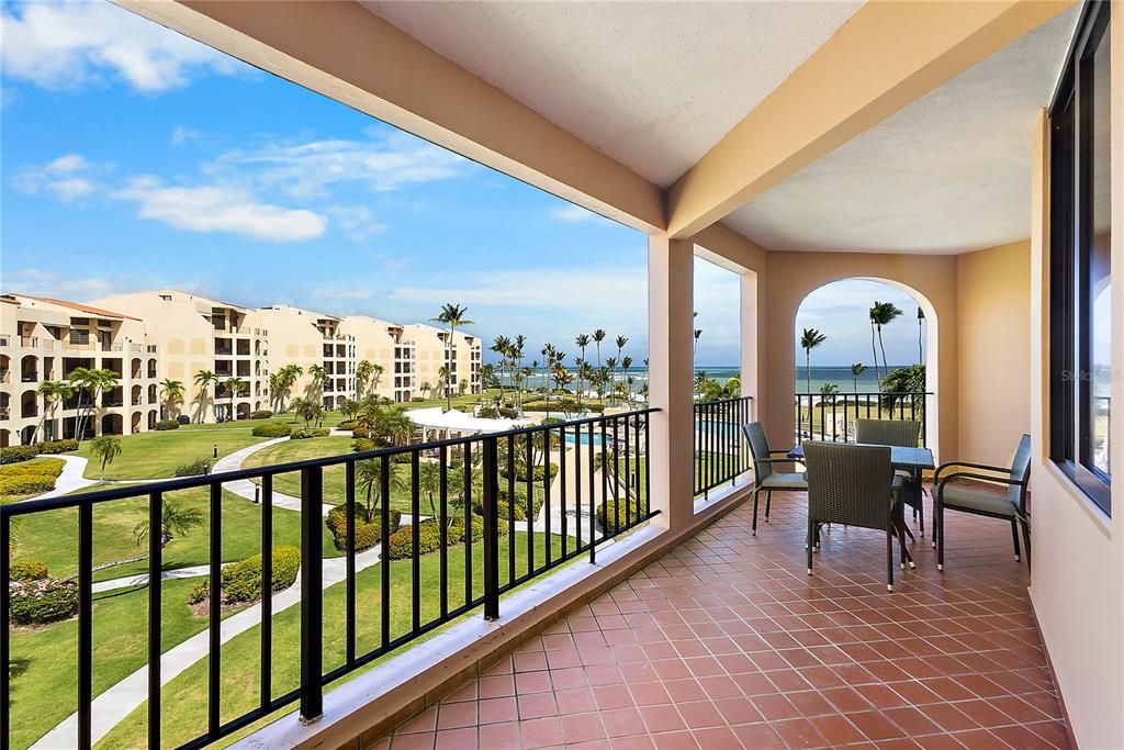 For Sale: $850,000 (3 beds, 3 baths, 2018 Square Feet)