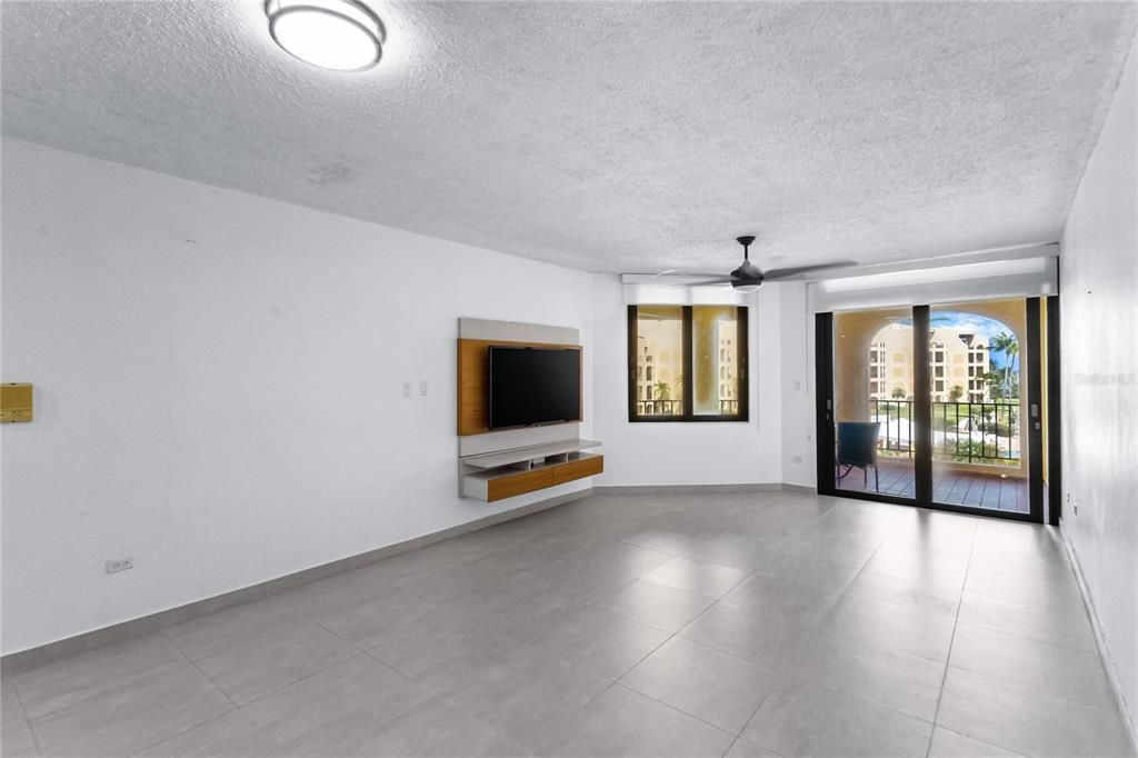 For Sale: $850,000 (3 beds, 3 baths, 2018 Square Feet)