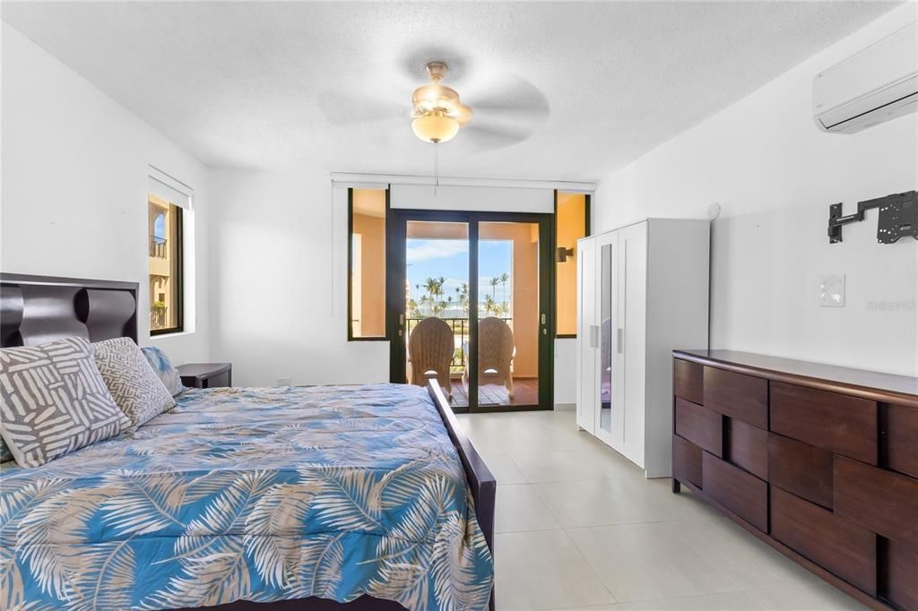 For Sale: $850,000 (3 beds, 3 baths, 2018 Square Feet)