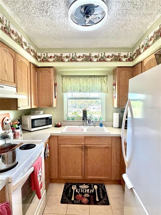Active With Contract: $159,000 (2 beds, 1 baths, 870 Square Feet)