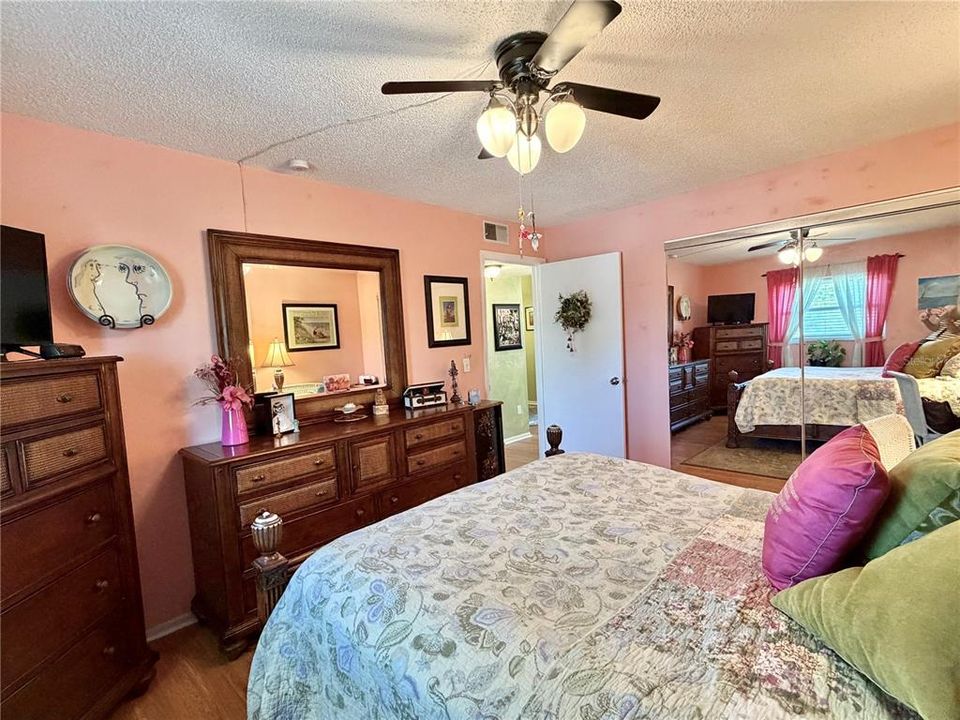 Active With Contract: $159,000 (2 beds, 1 baths, 870 Square Feet)