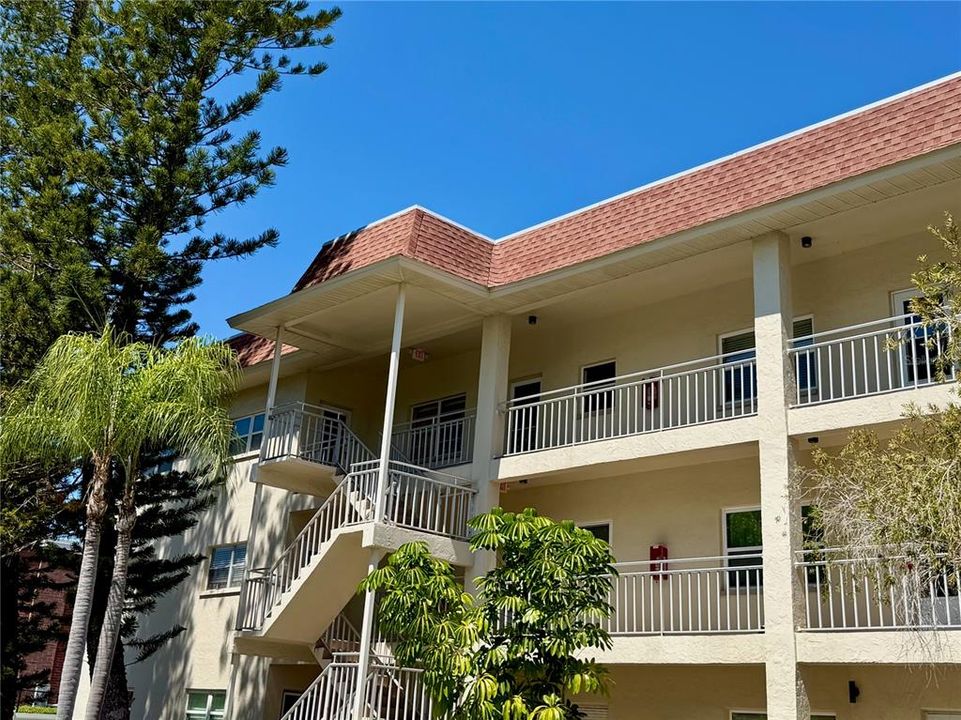 Active With Contract: $159,000 (2 beds, 1 baths, 870 Square Feet)