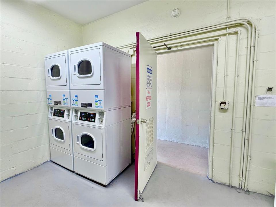 Active With Contract: $159,000 (2 beds, 1 baths, 870 Square Feet)