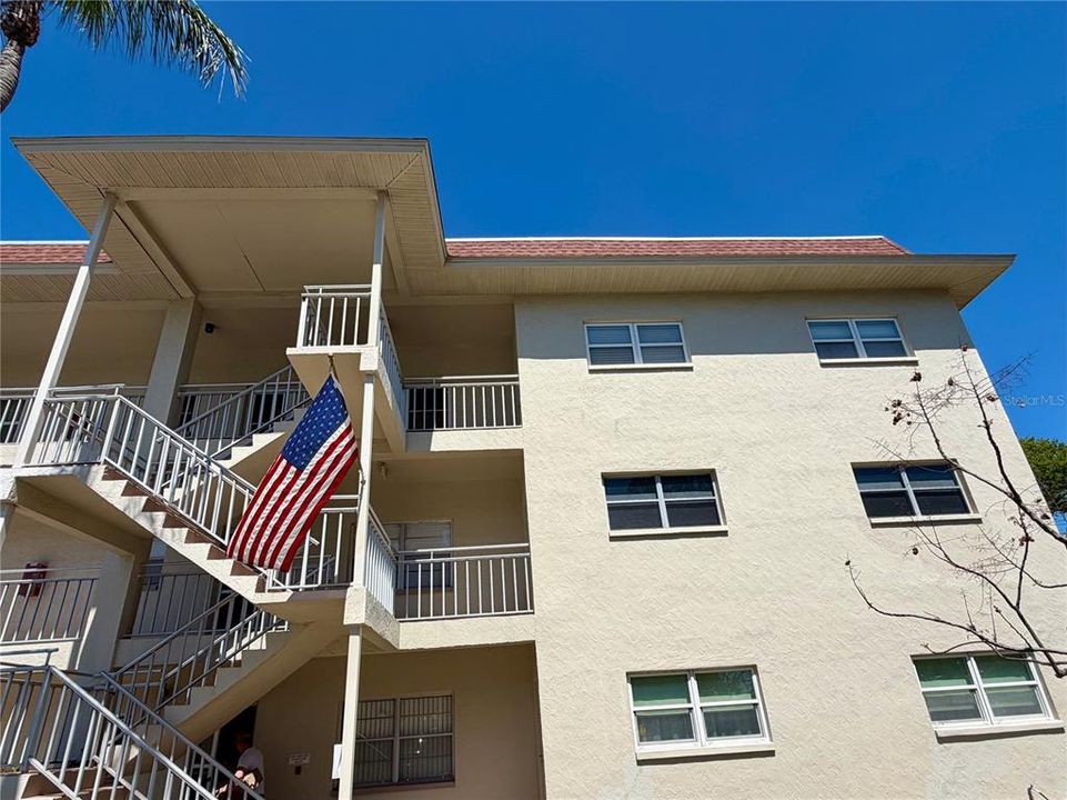 Active With Contract: $159,000 (2 beds, 1 baths, 870 Square Feet)