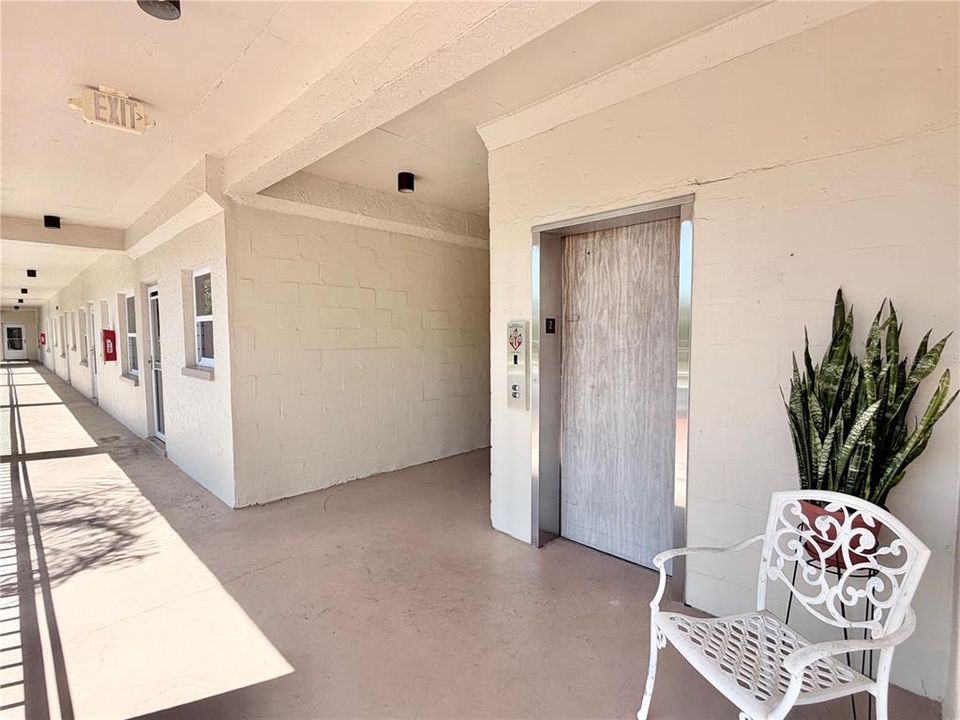 Active With Contract: $159,000 (2 beds, 1 baths, 870 Square Feet)