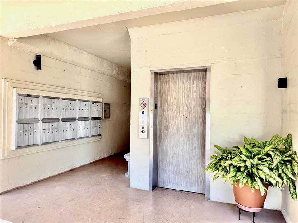 Active With Contract: $159,000 (2 beds, 1 baths, 870 Square Feet)