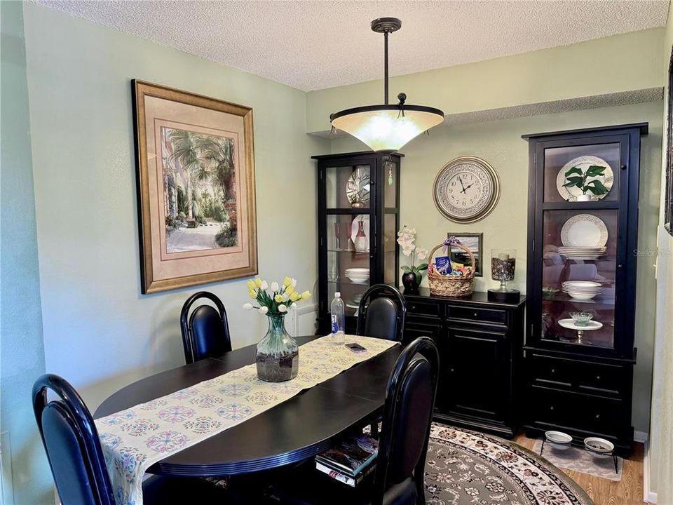 Active With Contract: $159,000 (2 beds, 1 baths, 870 Square Feet)