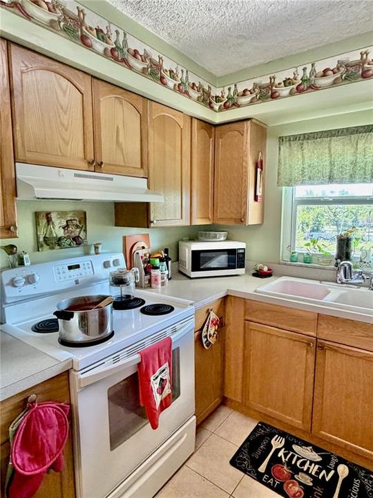 Active With Contract: $159,000 (2 beds, 1 baths, 870 Square Feet)