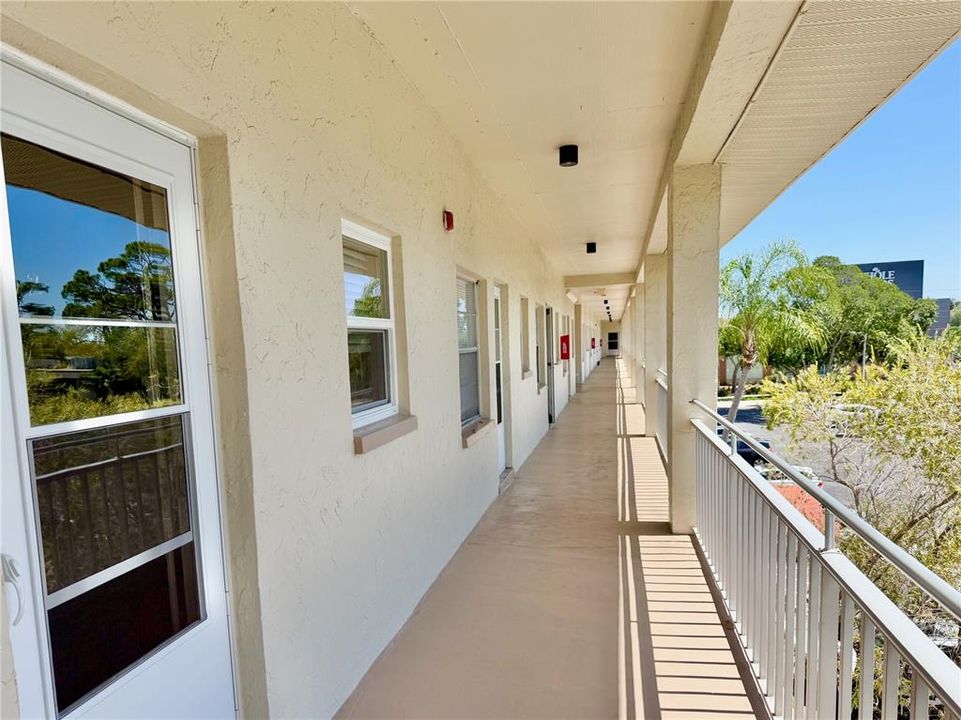 Active With Contract: $159,000 (2 beds, 1 baths, 870 Square Feet)
