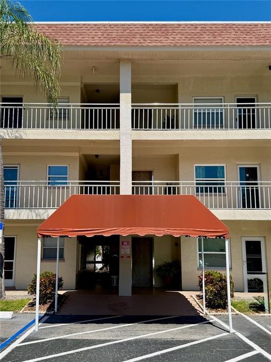 Active With Contract: $159,000 (2 beds, 1 baths, 870 Square Feet)