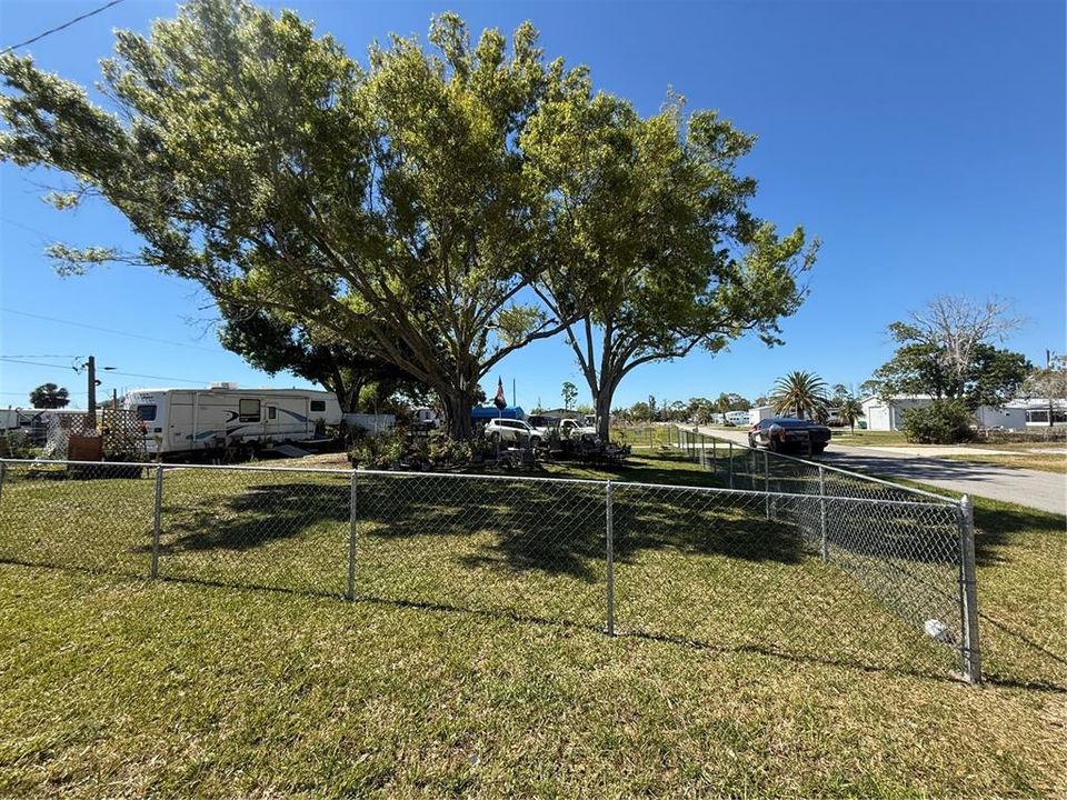 На продажу: $62,900 (0.23 acres)