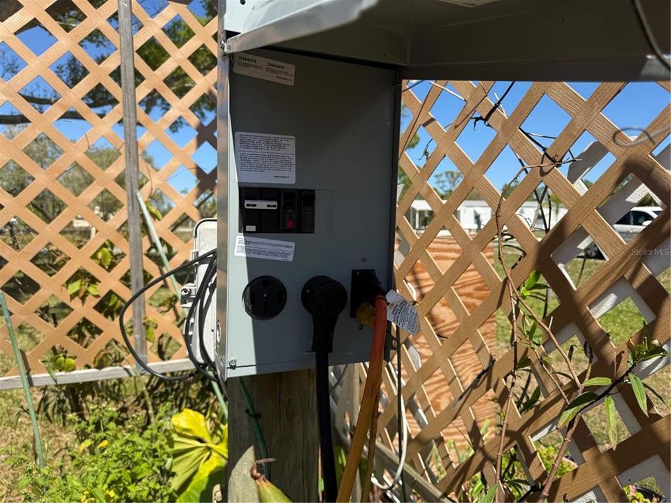 На продажу: $62,900 (0.23 acres)