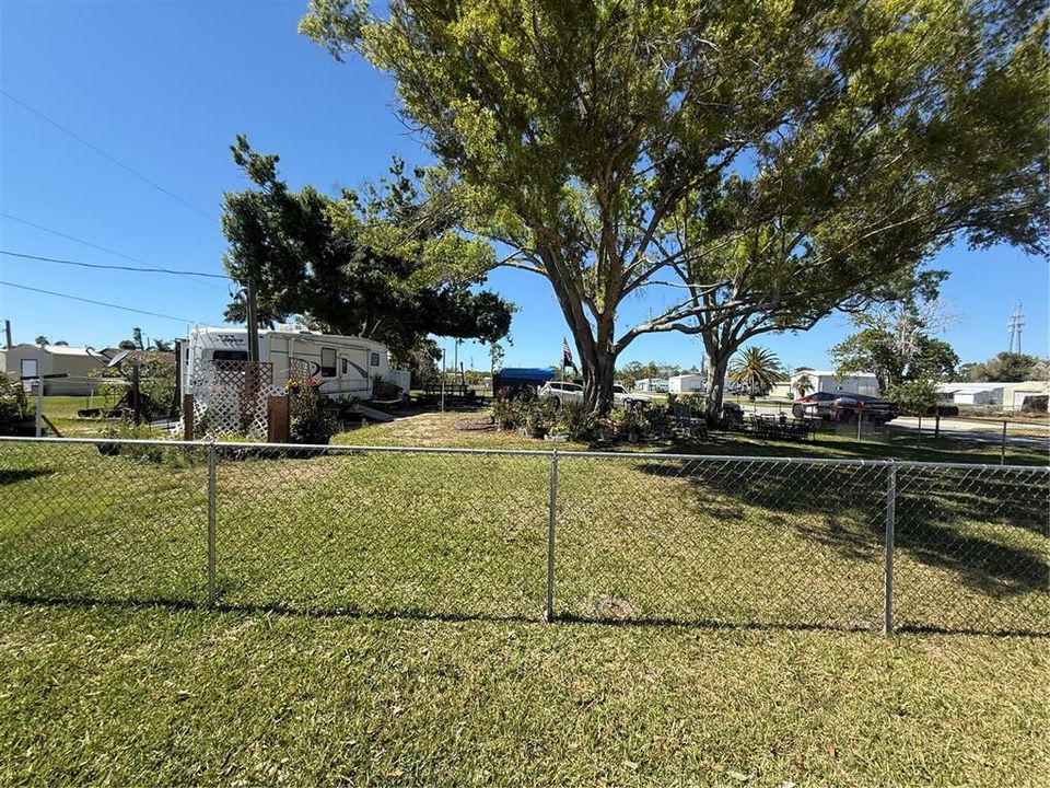 На продажу: $62,900 (0.23 acres)