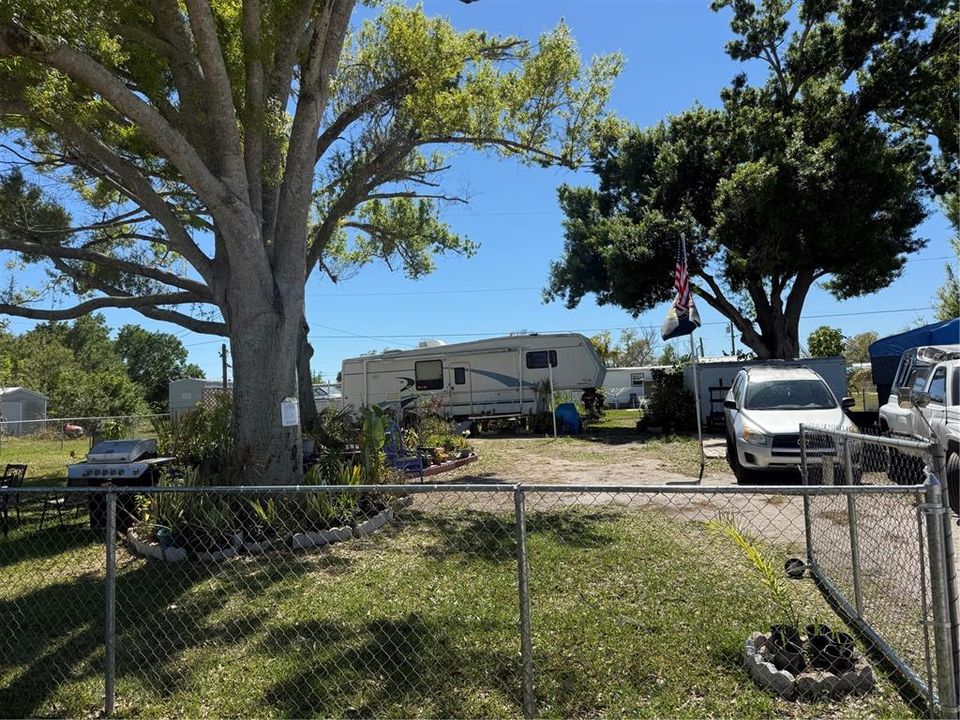 На продажу: $62,900 (0.23 acres)