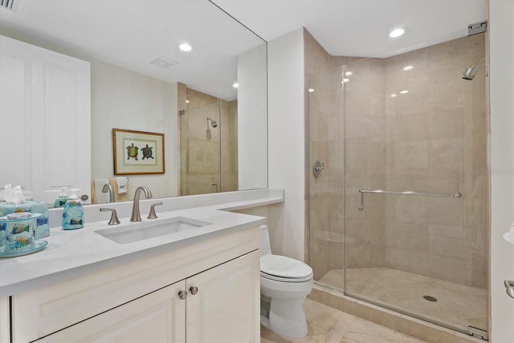 Activo con contrato: $4,850,000 (3 camas, 3 baños, 4194 Pies cuadrados)
