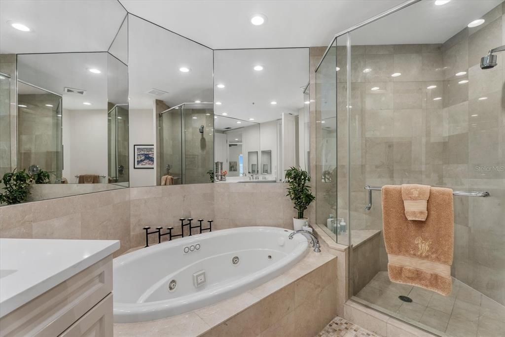 Activo con contrato: $4,850,000 (3 camas, 3 baños, 4194 Pies cuadrados)
