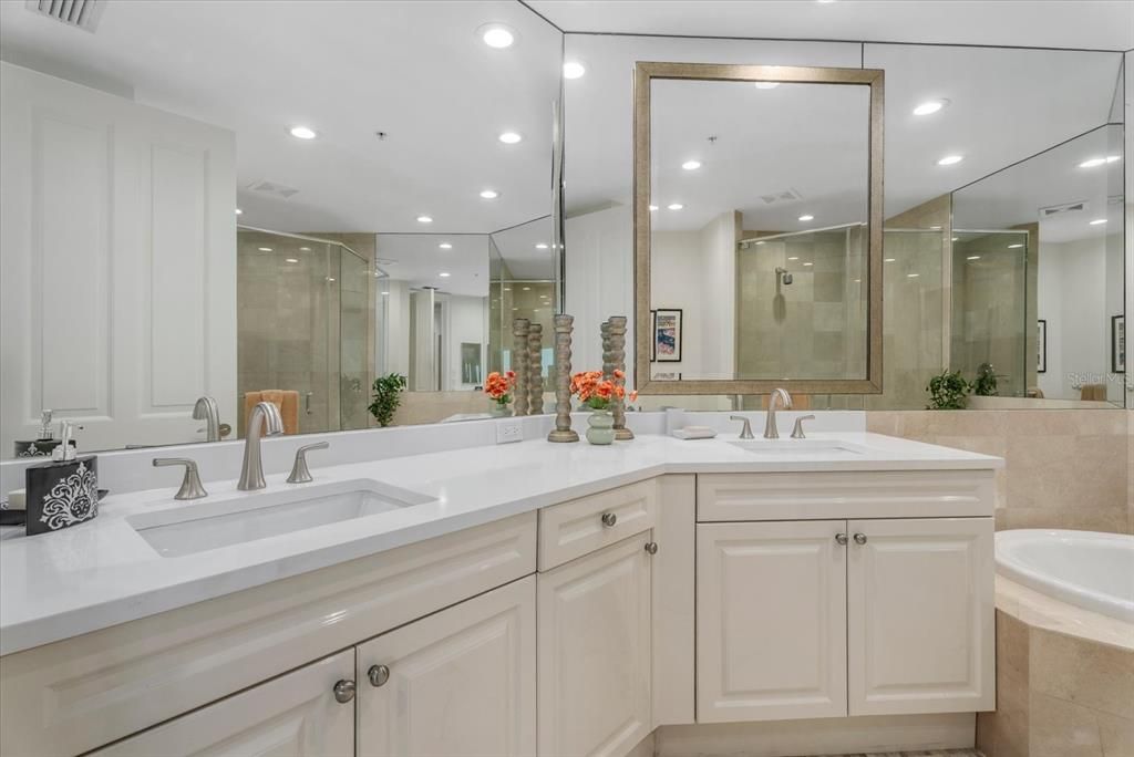 Activo con contrato: $4,850,000 (3 camas, 3 baños, 4194 Pies cuadrados)