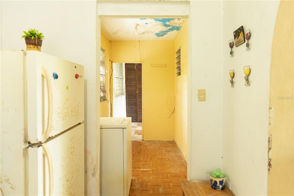 На продажу: $165,000 (2 спален, 1 ванн, 800 Квадратных фут)