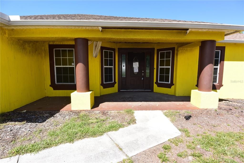 Activo con contrato: $175,000 (4 camas, 2 baños, 2247 Pies cuadrados)