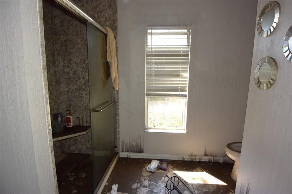 Activo con contrato: $175,000 (4 camas, 2 baños, 2247 Pies cuadrados)