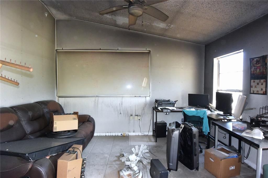 Activo con contrato: $175,000 (4 camas, 2 baños, 2247 Pies cuadrados)