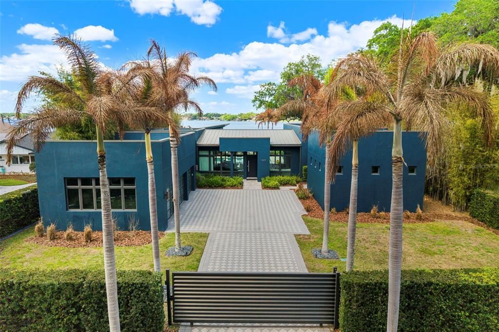 Recently Sold: $3,499,999 (4 beds, 2 baths, 4257 Square Feet)