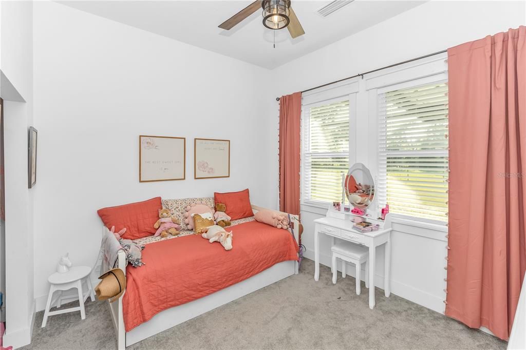 En Venta: $975,000 (3 camas, 3 baños, 2250 Pies cuadrados)